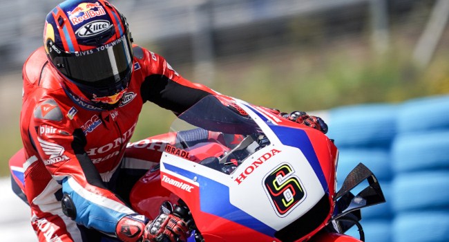 Bradl Sebut Lorenzo Bodoh Karena Sering Nyinyir ke Pembalap Lain – NontonMotoGP 6 Bradl Sebut Lorenzo Bodoh Karena Sering Nyinyir ke Pembalap Lain