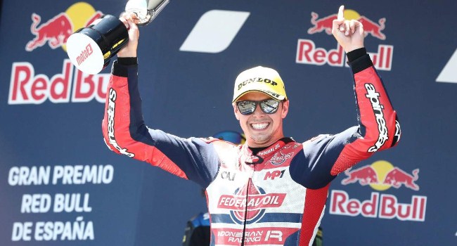 Pembalap Indonesian Racing Menang Moto2 Spanyol