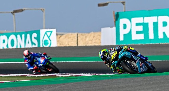 Mir Jelaskan Perbedaan Suzuki GSX-RR dan Yamaha M1