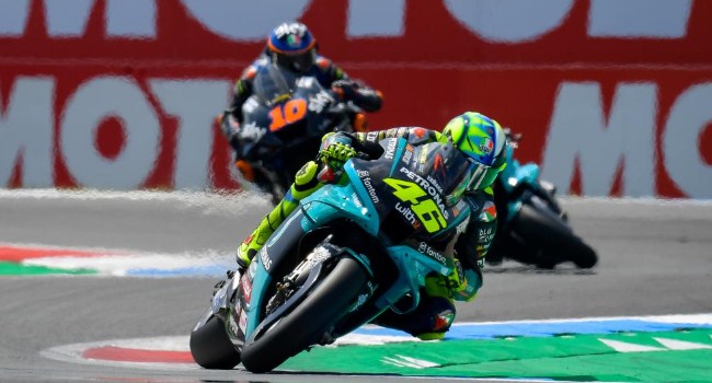 Rossi Terpuruk Bukan Karena Usia, Curigai Faktor Lain – NontonMotoGP 6 Eks Bos Honda: Rossi Terpuruk Bukan Karena Usia, Curigai Faktor Lain