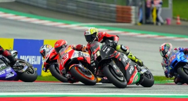 Rossi Ikut Serang Marquez Karena Gaya Balap Serudukan – NontonMotoGP 6 Rossi Ikut Serang Marquez Karena Gaya Balap Serudukan