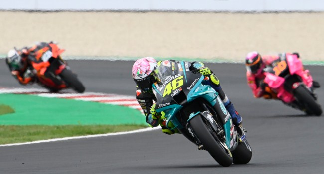 Dua Sebab Rossi Terpuruk di San Marino Finis 17 – NontonMotoGP 6 Rossi Jelaskan 2 Penyebab Terpuruk di San Marino Finis 17