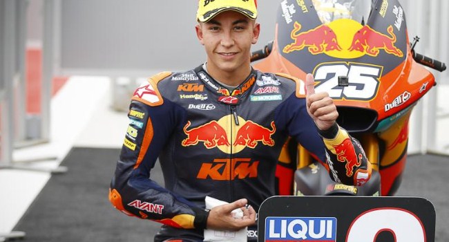 Rookie Gila Moto2 Menang Balap dengan Tangan Patah – NontonMotoGP 6 Rookie Gila Moto2 Menang Balap dengan Tangan Patah