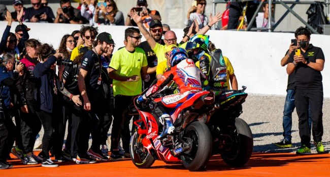 Beruntung! Martin Rider Pertama Dipeluk Rossi Balapan Terakhir – NontonMotoGP 6 Beruntung! Martin Rider Pertama Dipeluk Rossi Balapan Terakhir