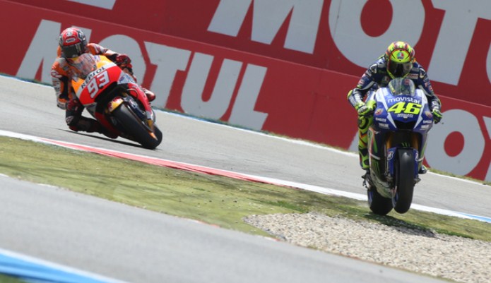 Marquez Sengaja Gagalkan Rossi Juara MotoGP 2015 – NontonMotoGP 6 Pengakuan Lorenzo: Marquez Sengaja Gagalkan Rossi Juara MotoGP 2015