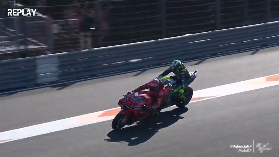 Ngekor Slipstream, Rossi Nyaris Tabrak Bagnaia – NontonMotoGP 6 Kualifikasi GP Valencia: Ngekor Slipstream, Rossi Nyaris Tabrak Bagnaia