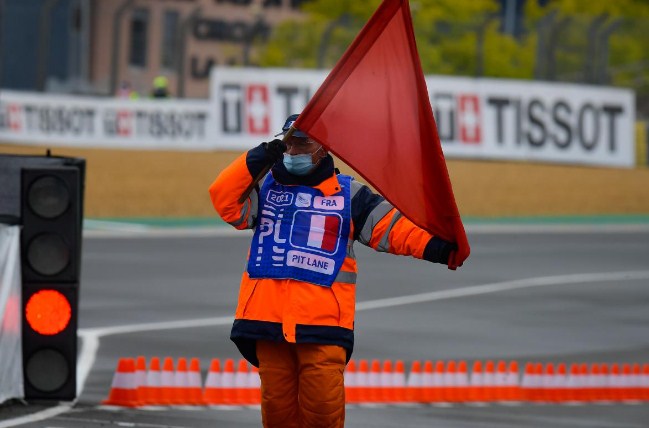 Tugas Marshal Sirkuit MotoGP dan 5 Larangan Paling Berbahaya – NontonMotoGP 6 Tugas Marshal Sirkuit MotoGP dan 5 Larangan Paling Berbahaya