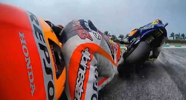 Marquez Jatuh, Rossi Pantas Dihukum – NontonMotoGP 6 Sepang Clash: Marquez Jatuh, Rossi Pantas Dihukum