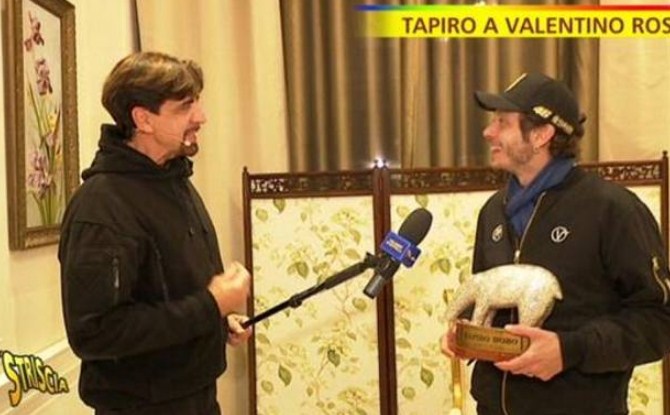 Rossi Kembali Terima Tapiro d'Oro, Piala Khusus 'Pecundang of the Year'