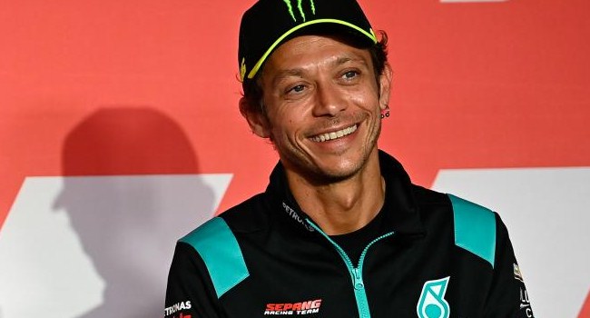 Sebenarnya Yamaha Tak Mau Rekrut Rossi 2004, Ini Alasannya – NontonMotoGP 6 Brivio: Sebenarnya Yamaha Tak Mau Rekrut Rossi 2004, Ini Alasannya