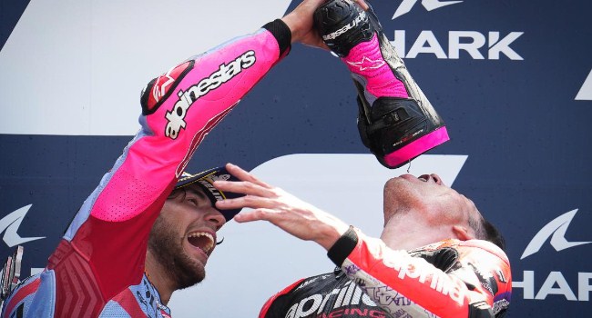 Aleix Rela Minum dari Sepatu Rider Lain Demi Menjaga Hubungan Baik – NontonMotoGP 6 Aleix Rela Minum dari Sepatu Rider Lain Demi Menjaga Hubungan Baik