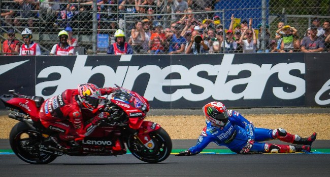 Kecelakaan Mengerikan Rins Potong Tikungan Le Mans Kecepatan 200km/jam – NontonMotoGP 6 Kecelakaan Mengerikan Rins Potong Tikungan Le Mans Kecepatan 200km/jam