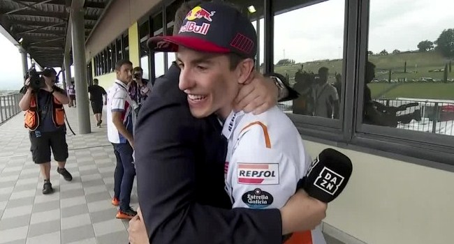 Lorenzo Peluk Marquez Usai Umumkan Mundur Sementara dari MotoGP – NontonMotoGP 6 Lorenzo Peluk Marquez Usai Umumkan Mundur Sementara dari MotoGP
