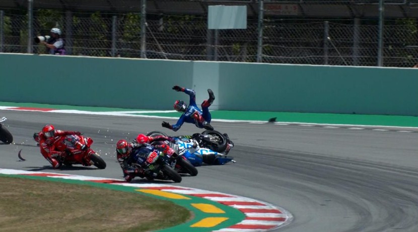 Kecelakaan Brutal Catalunya: Kepala Nakagami Hantam Roda Belakang Bagnaia, Tangan Rins Patah