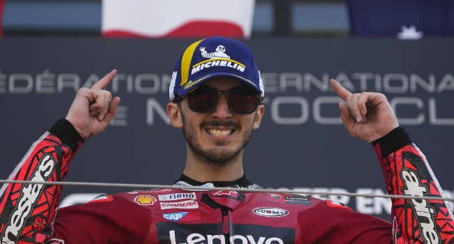 MotoGP Inggris: Rossi-Stoner Kunci Kemenangan Bagnaia di Silverstone