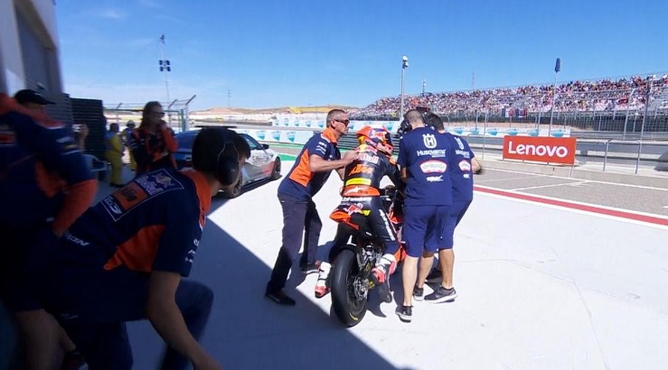 2 Anggota Max Racing 'Begal' Rider Tech3, Terjadi Keributan Pitlane – NontonMotoGP 6 Kualifikasi GP Aragaon: 2 Anggota Max Racing 'Begal' Rider Tech3, Terjadi Keributan Pitlane