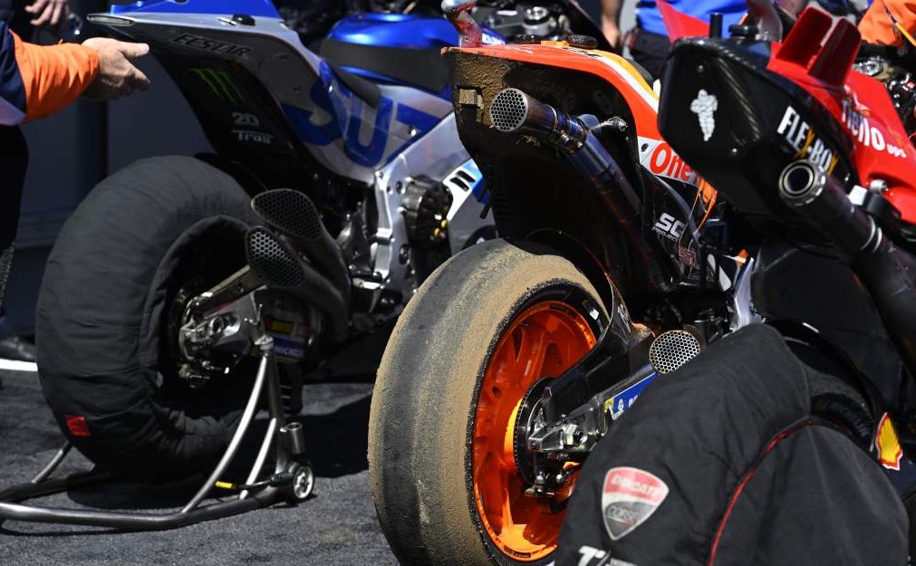 Fernandez Pertanyakan Keanehan Ban Kompon Soft Marquez – NontonMotoGP 6 MotoGP Australia: Fernandez Pertanyakan Keanehan Ban Kompon Soft Marquez