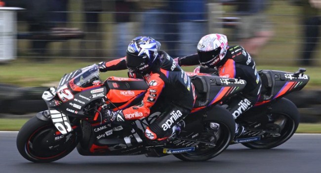 Tolong Menolong Pembalap Aprilia Hampir Berujung Celaka – NontonMotoGP 6 MotoGP Australia: Tolong Menolong Pembalap Aprilia Hampir Berujung Celaka
