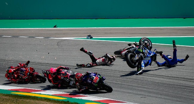 Mengerikan! Begini Rasanya Jatuh dengan Motor MotoGP – NontonMotoGP 6 Mengerikan! Begini Rasanya Jatuh dengan Motor MotoGP