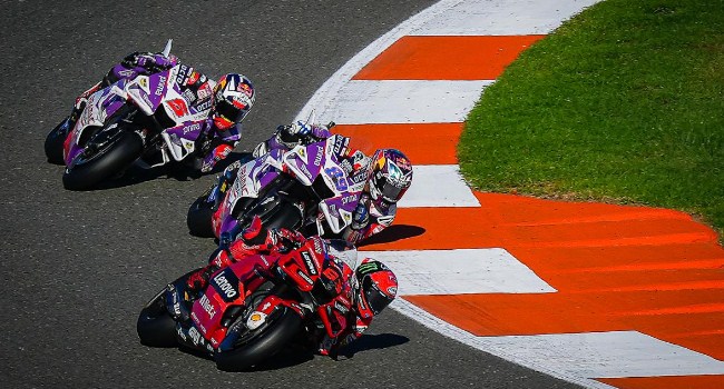 Aneh! Pembalap MotoGP Lebih Suka Tikungan Kiri daripada Kanan – NontonMotoGP 6 Aneh! Pembalap MotoGP Lebih Suka Tikungan Kiri daripada Kanan