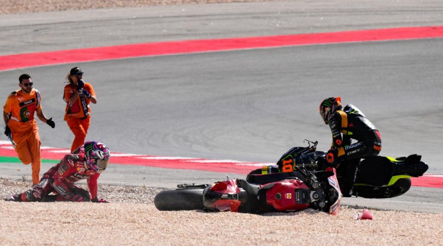 Marini Datang Minta Maaf ke Bastianini, Salaman Tangan Kiri – NontonMotoGP 6 MotoGP Portugal: Marini Datang Minta Maaf ke Bastianini, Salaman Tangan Kiri