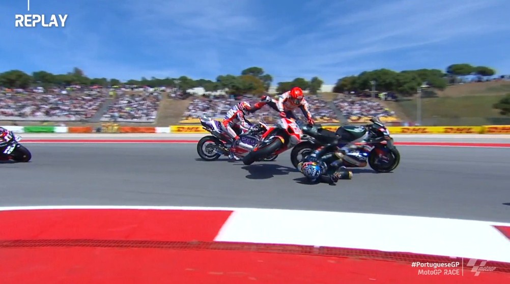 MotoGP Portugal: Marquez Tabrak 2 Pembalap Sekaligus, Rusak Balapan Tuan Rumah