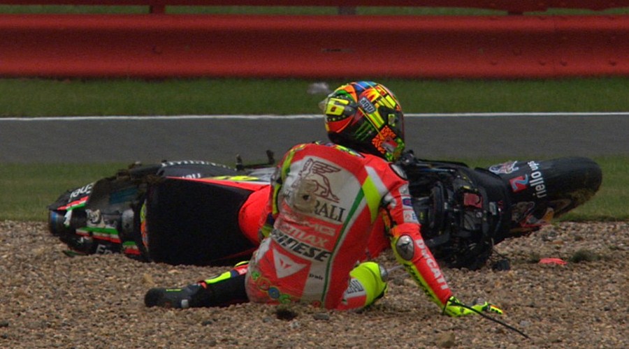 Rossi Rusak Banyak Baju Balap Selama di Ducati – NontonMotoGP 6 Uccio: Rossi Rusak Banyak Baju Balap Selama di Ducati