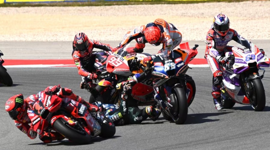 MotoGP Portugal: Tabrakan dengan Martin-Oliveira, Marquez Kemungkinan Patah Tulang Tangan Kanan