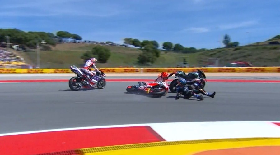 Bradl Duga Marquez Tabrak Oliveira Karena Sentuh Limit Motor, Dia Bajingan – NontonMotoGP 6 Bradl Duga Marquez Tabrak Oliveira Karena Sentuh Limit Motor, Dia Bajingan