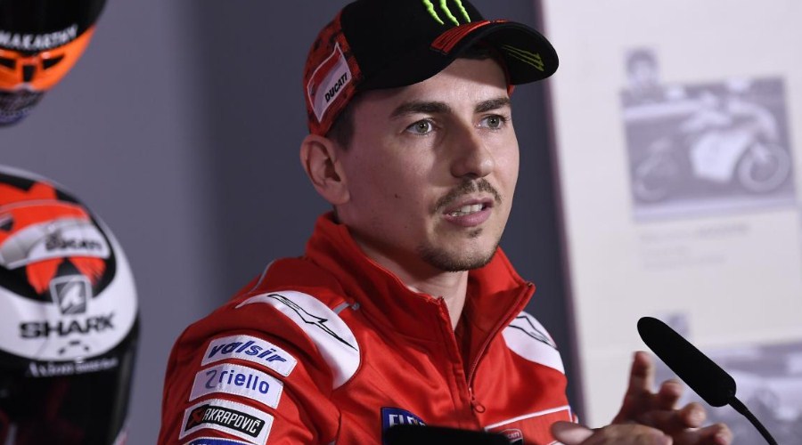 Mungkin Saya Tak Pensiun Jika Tetap Bersama Ducati, Bisa Rujak Marquez – NontonMotoGP 6 Lorenzo: Mungkin Saya Tak Pensiun Jika Tetap Bersama Ducati, Bisa Rujak Marquez