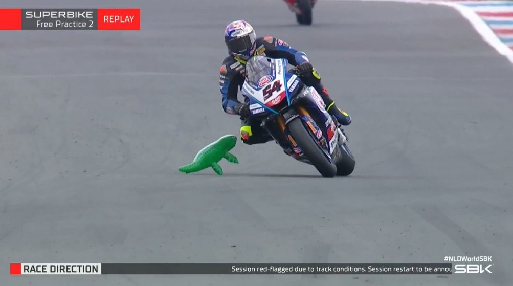 Red Flag! FP2 Superbike Belanda Dihentikan, Toprak Hampir Tabrak Buaya – NontonMotoGP 6 Red Flag! FP2 Superbike Belanda Dihentikan, Toprak Hampir Tabrak Buaya