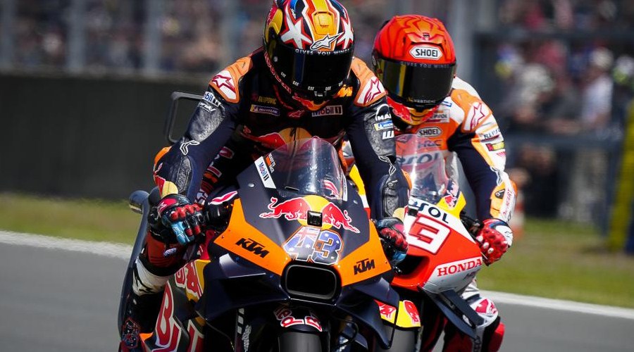 Alasan KTM Tak Mau Kontrak Marquez, Takut Jika Kalah Motor Disalahkan – NontonMotoGP 6 Alasan KTM Tak Mau Kontrak Marquez, Takut Jika Kalah Motor Disalahkan