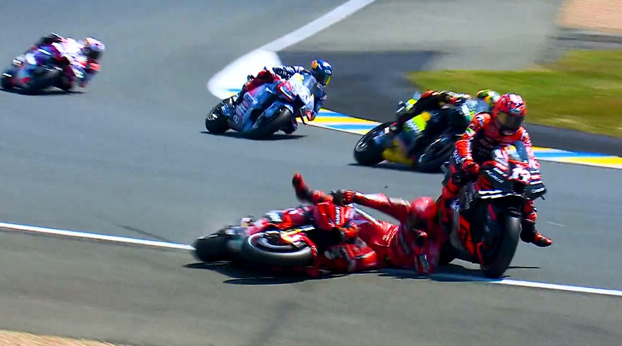 Bagnaia Cedera Patah Tulang Pergelangan Kaki, Kecelakaan dengan Vinales – NontonMotoGP 6 Bagnaia Cedera Patah Tulang Pergelangan Kaki, Kecelakaan dengan Vinales