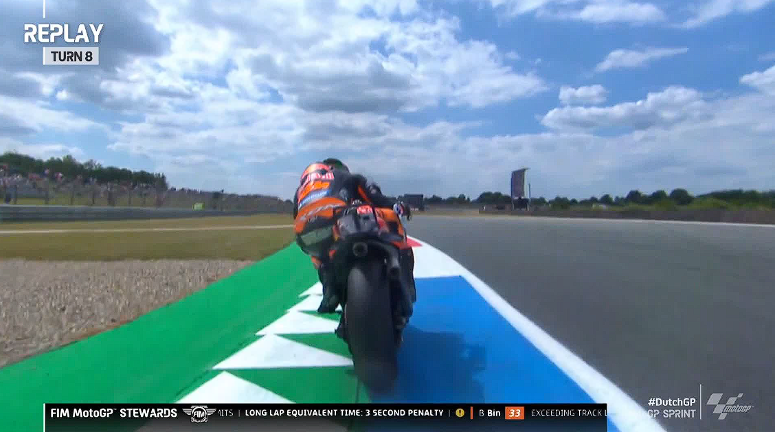 Podium Tiga Binder Dirampas Karena Track Limits, Begini Reaksinya – NontonMotoGP 6 MotoGP Belanda: Podium Tiga Binder Dirampas Karena Track Limits, Begini Reaksinya