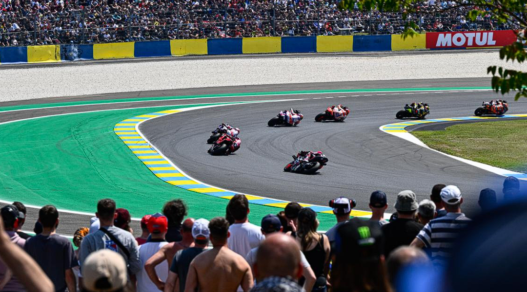 Walau F1 Membosankan, MotoGP Tetap Kalah Pamor – NontonMotoGP 6 Ezpeleta: Walau F1 Membosankan, MotoGP Tetap Kalah Pamor