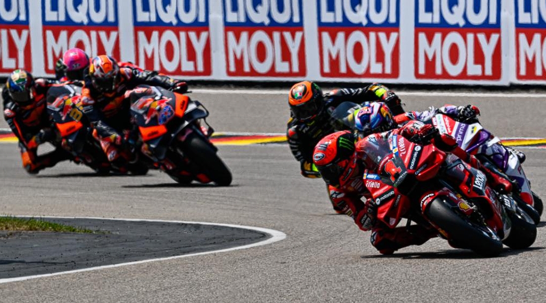 Lucchinelli Tantang MotoGP Lepas Elektronik, Baru Kelihatan Mana Pembalap Jago – NontonMotoGP 6 Lucchinelli Tantang MotoGP Lepas Elektronik, Baru Kelihatan Mana Pembalap Jago