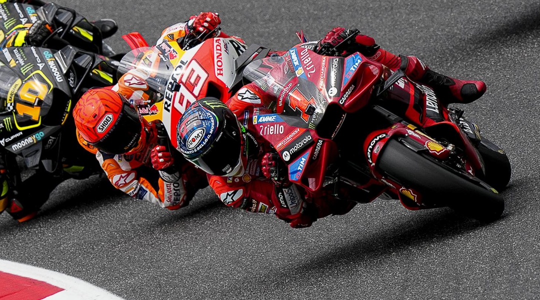 Marquez Sulit Kalahkan Bagnaia, Bahkan dengan Motor yang Sama? – NontonMotoGP 6 Capirossi: Marquez Sulit Kalahkan Bagnaia, Bahkan dengan Motor yang Sama?