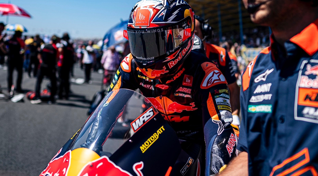 Sepi Penonton Karena Balapan Hanya Disiarkan di TV Berbayar – NontonMotoGP 6 Acosta Kritik MotoGP: Sepi Penonton Karena Balapan Hanya Disiarkan di TV Berbayar