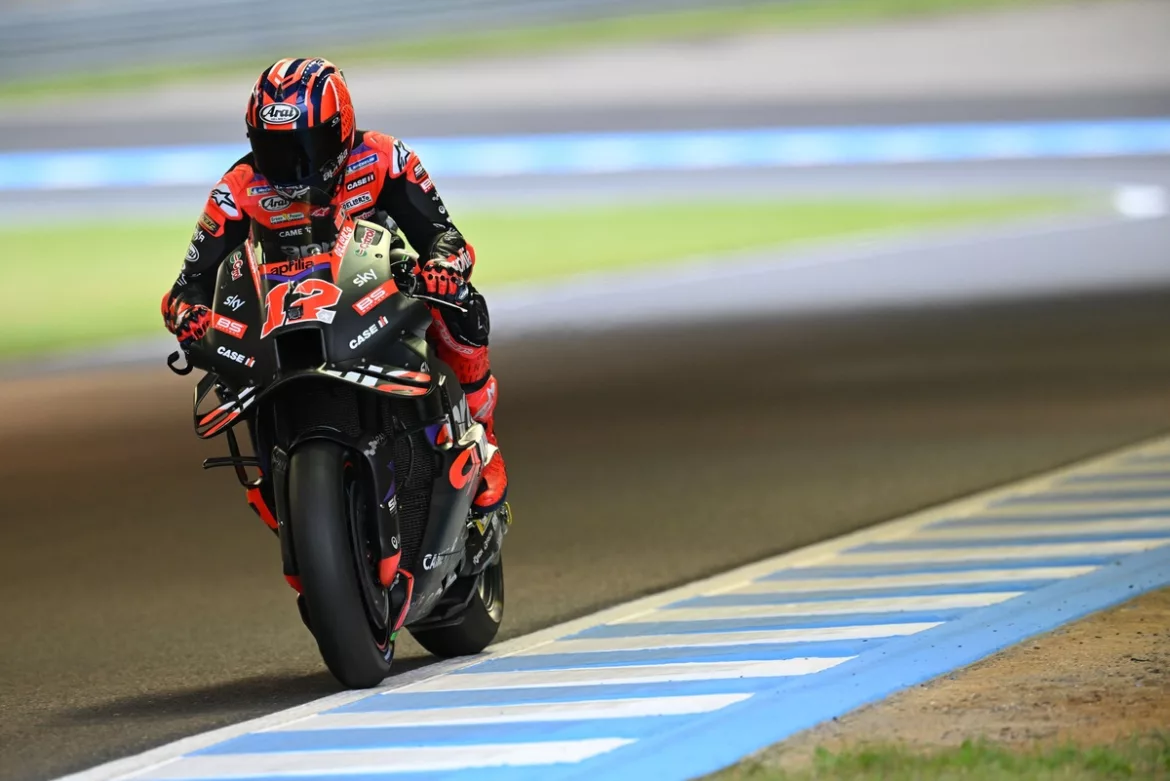 1728194083 maverick vinales aprilia racin