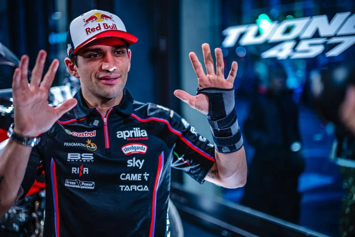 Jorge Martin Sambut Peluncuran Aprilia Tuono 457 di Milan